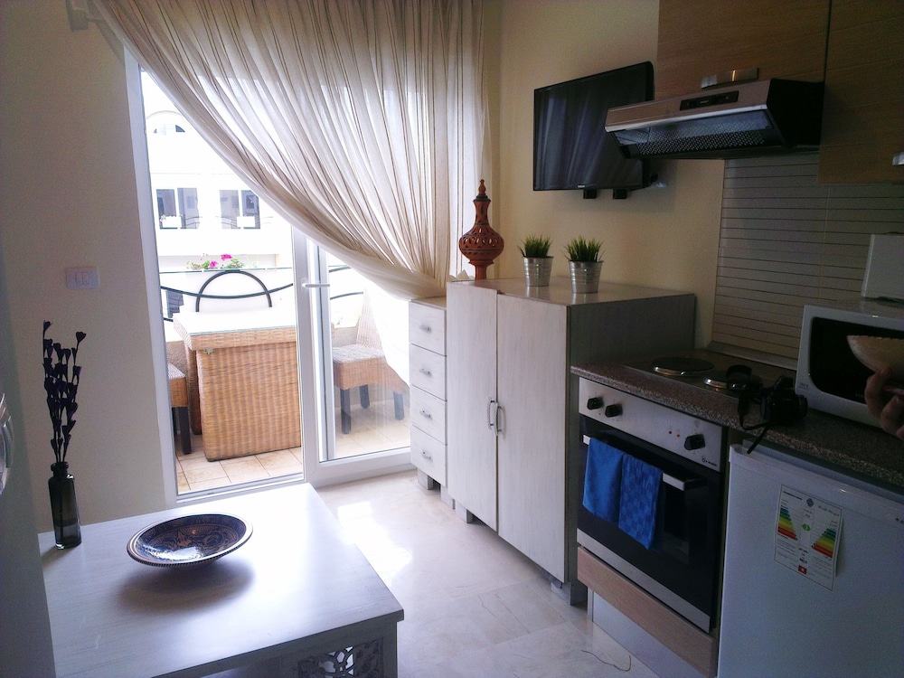 Compact Studio Apartment photo 2