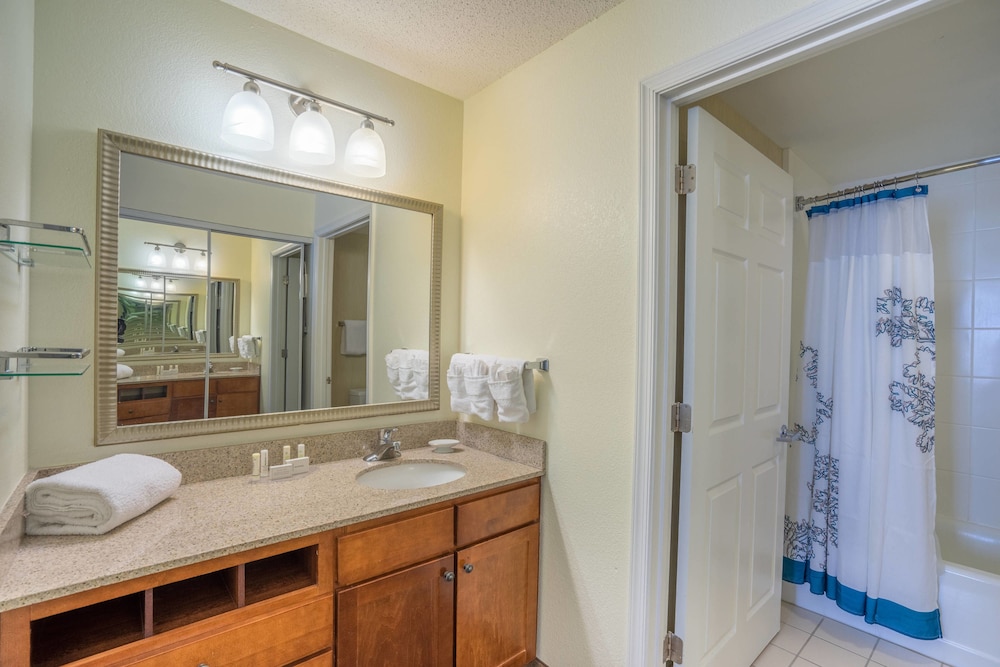 Executive Suite, 1 Bedroom - Photo 6