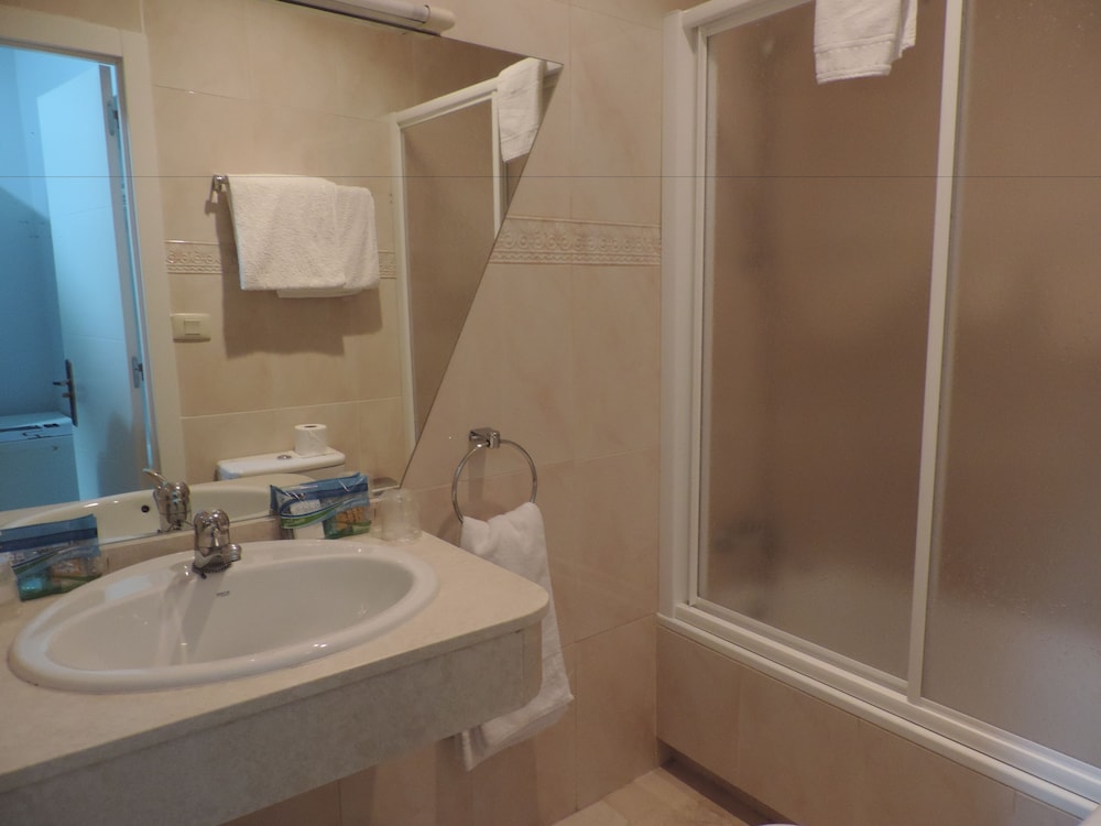 Economy Double Room photo 3