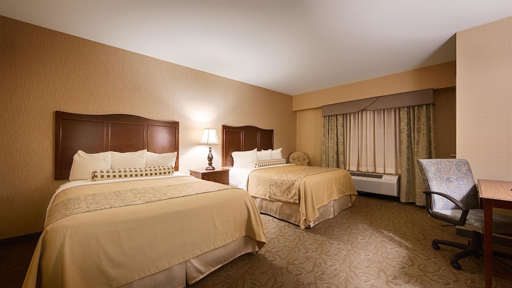 Suite, 2 Queen Beds, Non Smoking, Kitchenette (Sofabed is a double bed) - Photo 1