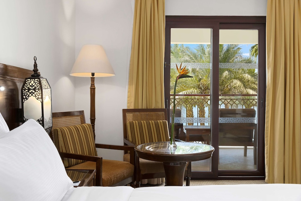 Deluxe Room, 1 King Bed - Photo 3