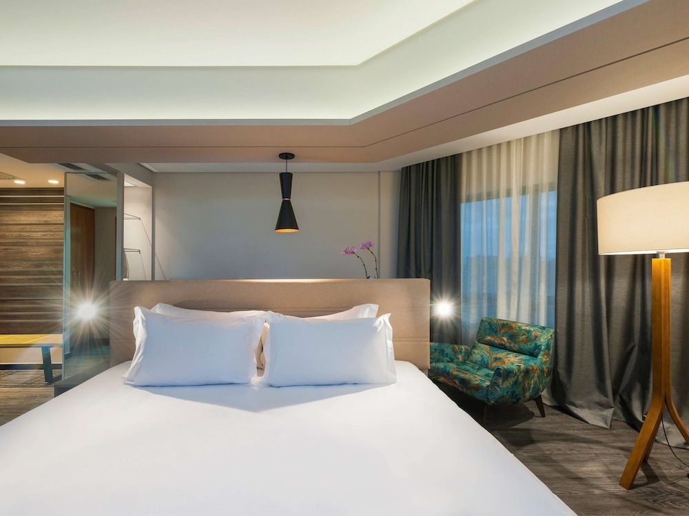 Deluxe Suite, 1 King Bed photo 1