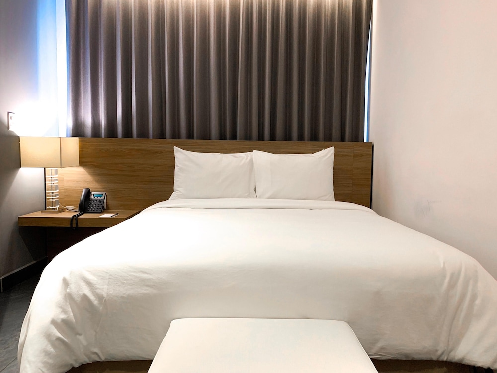 Superior Studio Suite, 2 Queen Beds photo 2