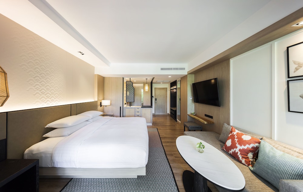 Room, 1 King Bed - Photo 3