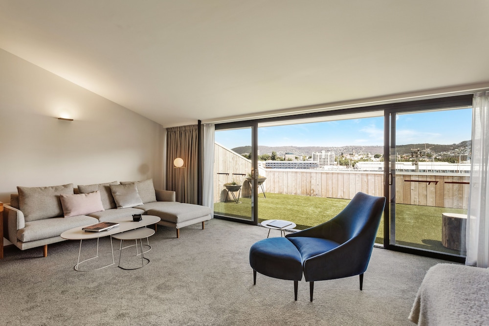 Premium Waterfront Suite