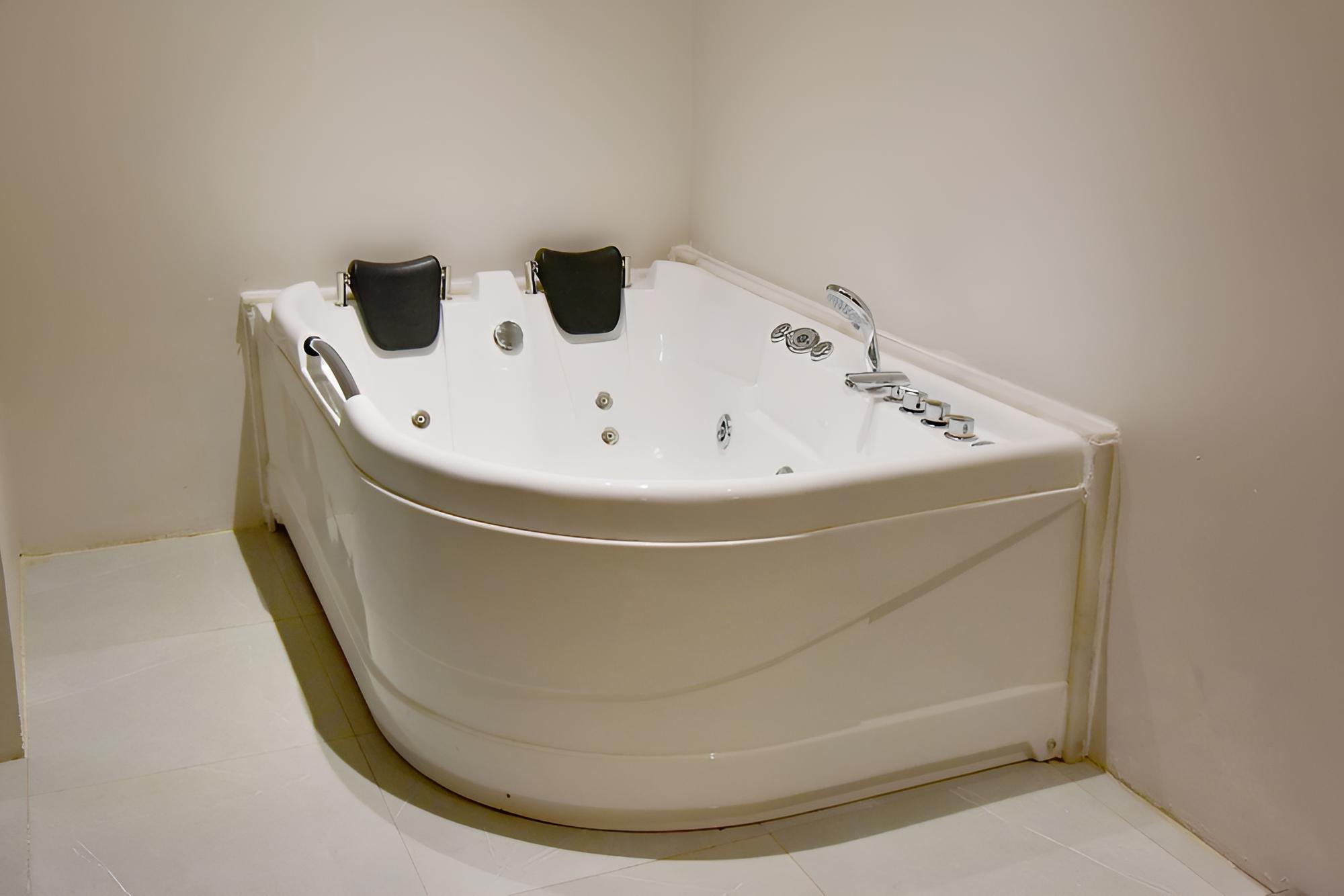Junior Suite deluxe with Jacuzzi photo 1