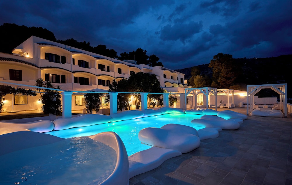 Standard Double Room (beach access)