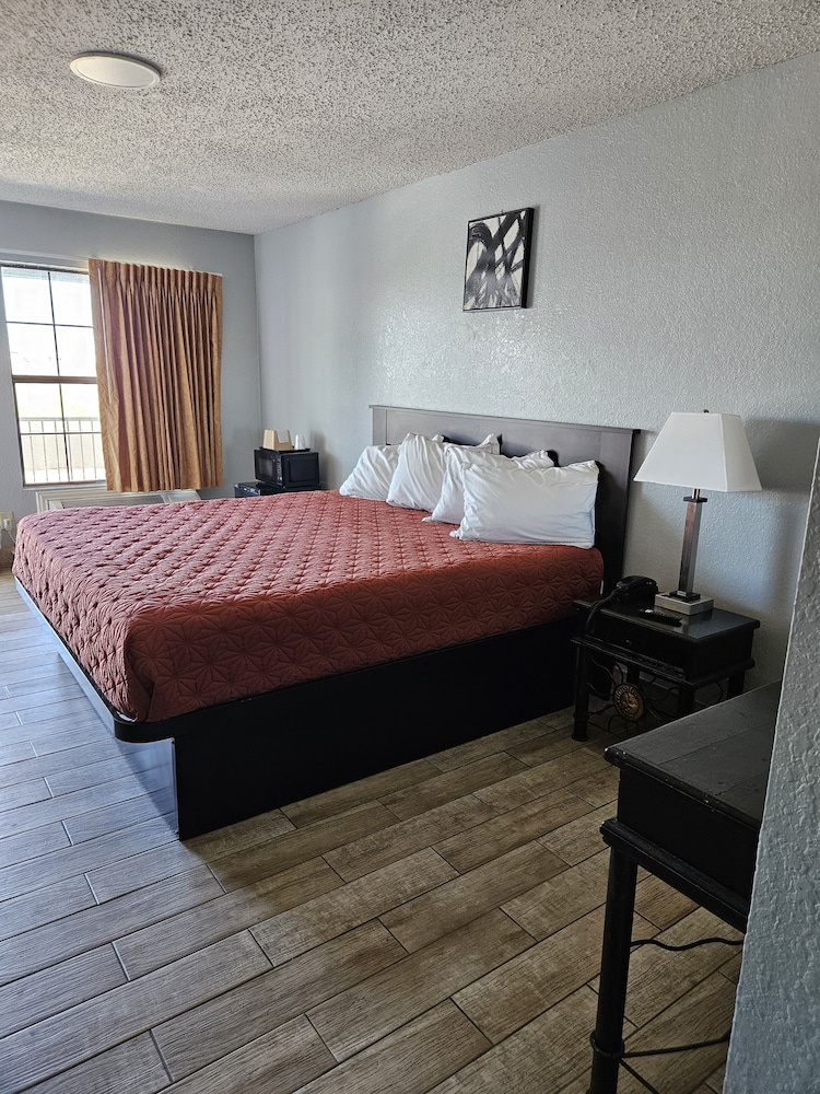 Comfort Single Room, 1 King Bed photo 2