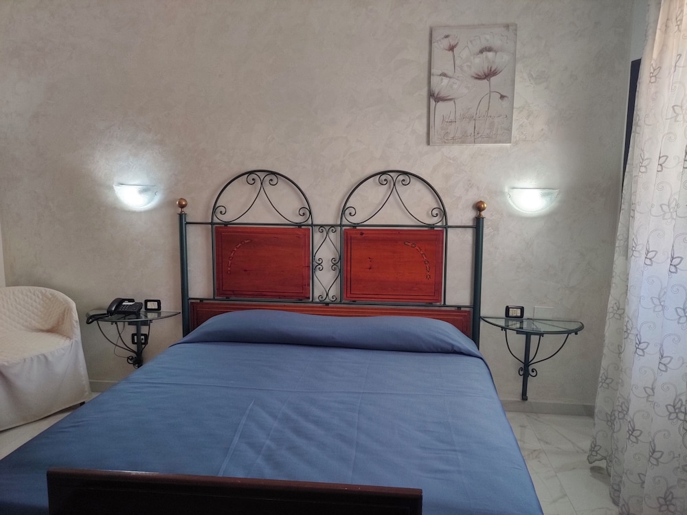 Double Room Single Use, 2 Twin Beds - Photo 1