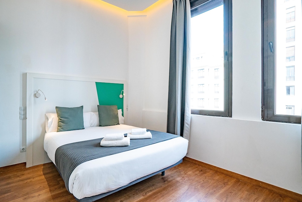 Studio with Gran Via Views (2 people) - Photo 1