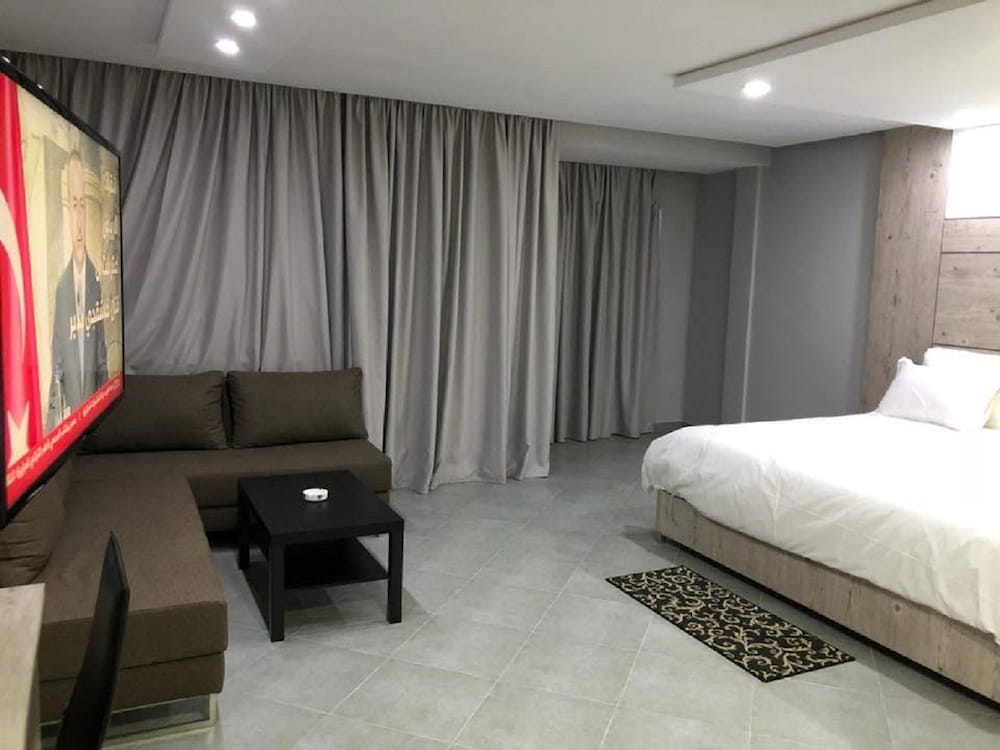 Premium Suite, 1 King Bed, Non Smoking photo 1