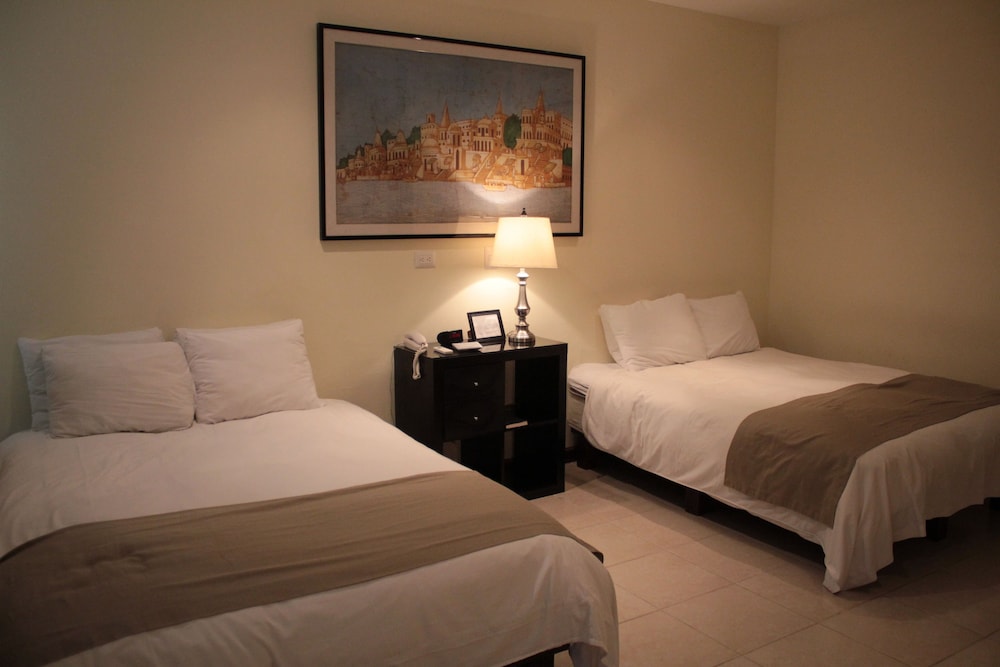 Deluxe Room, 2 Queen Beds photo 3