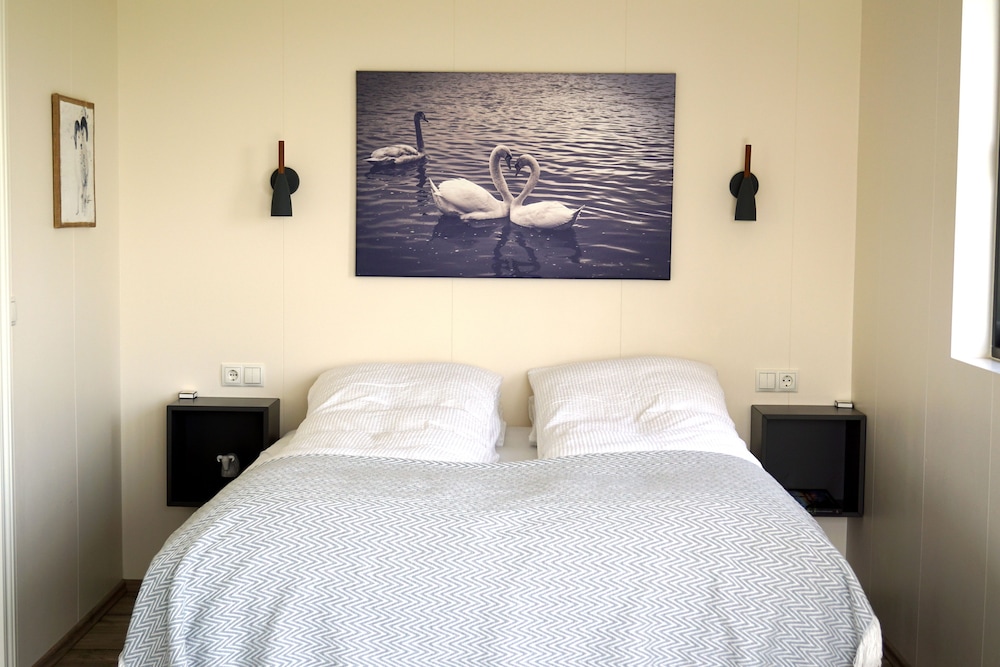 Panoramic Cabin, 1 Queen Bed, Kitchenette, Lake View