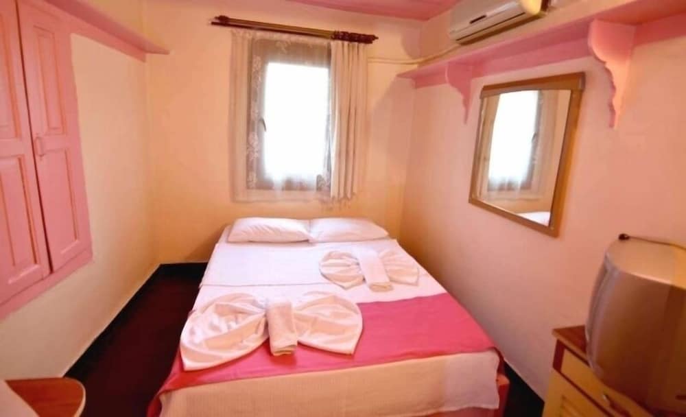 Standard Triple Room, City View photo 1
