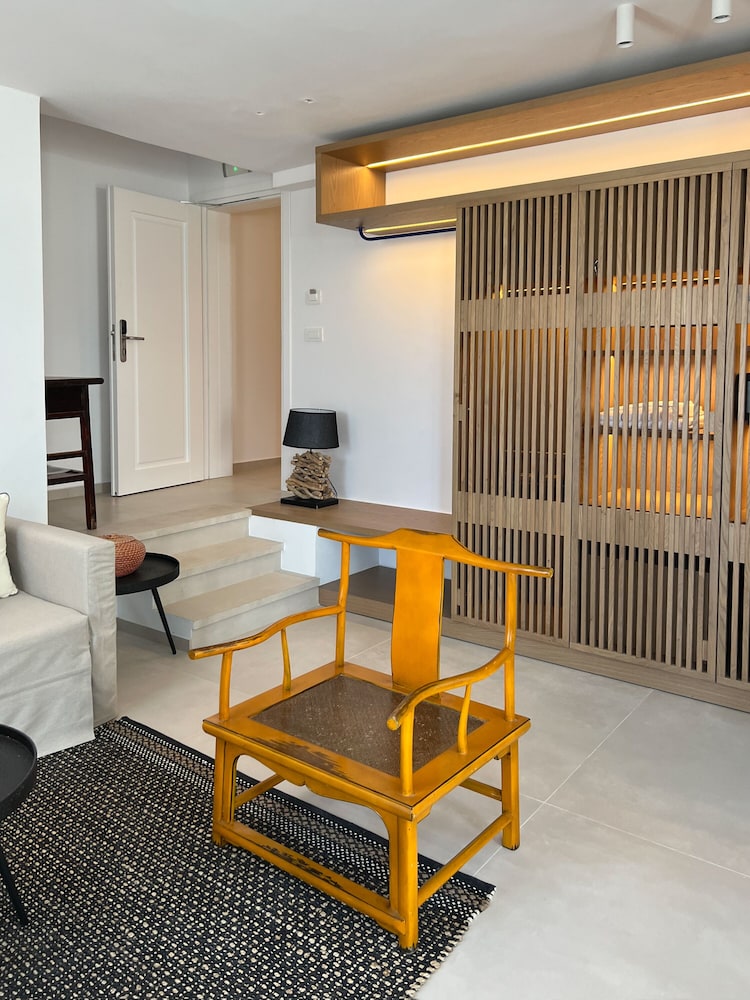Deluxe Suite, Sea View - Photo 10