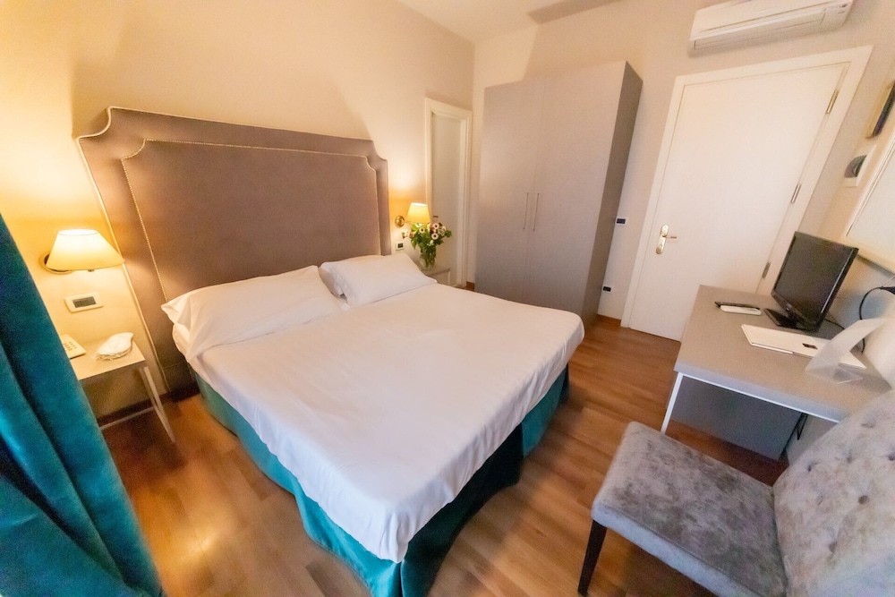 Classic Double Room - Photo 2