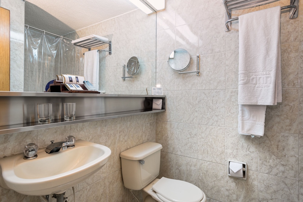 Standard Twin Room - Photo 8
