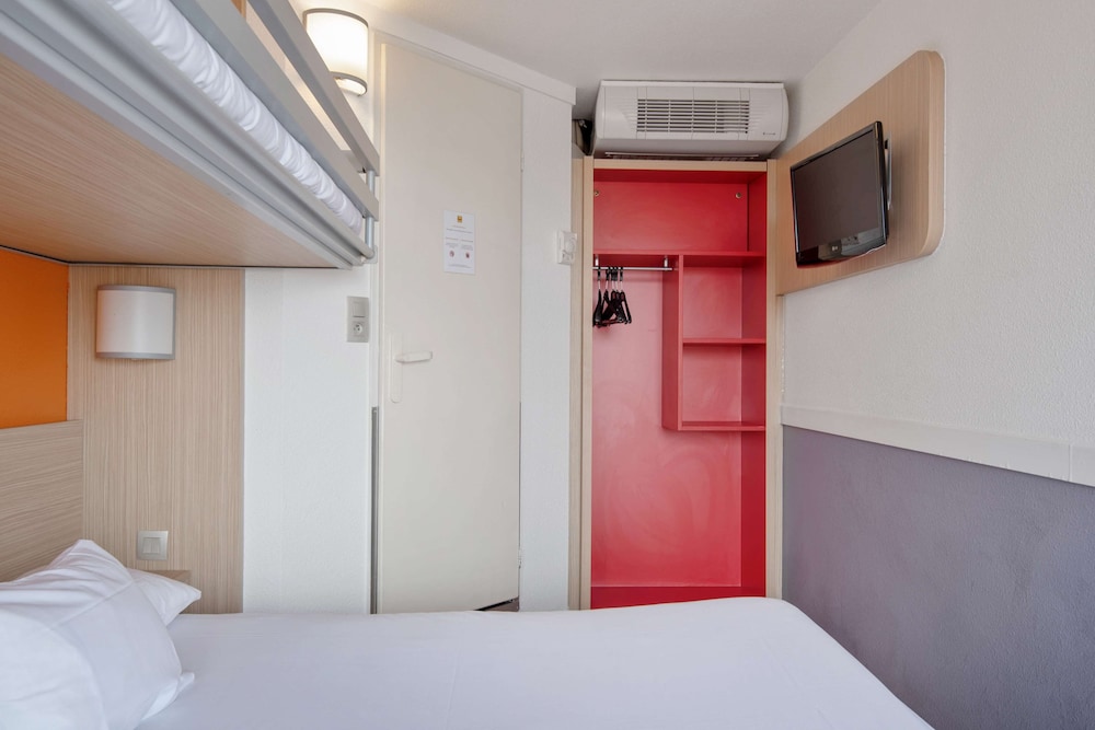 Standard Room, Multiple Beds (1 Double and 1 Single bed) - Photo 1