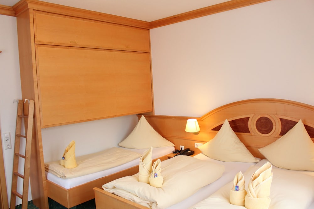 Superior Quadruple Room (Air-conditioning) photo 2