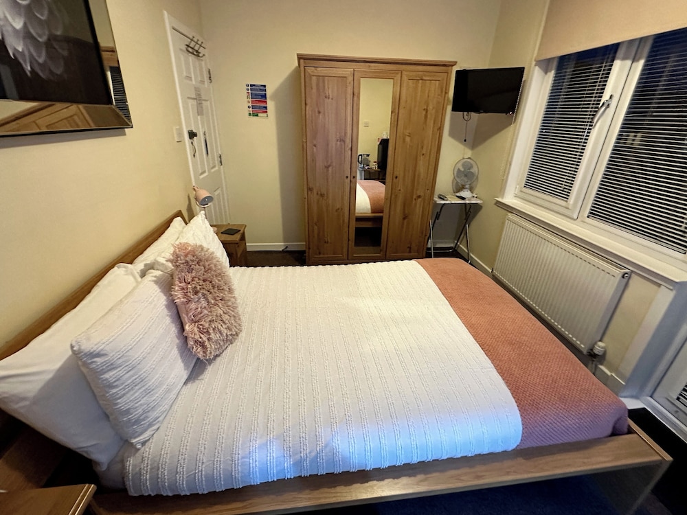 Small Double Room, Ensuite, Balcony (Room 3) photo 2