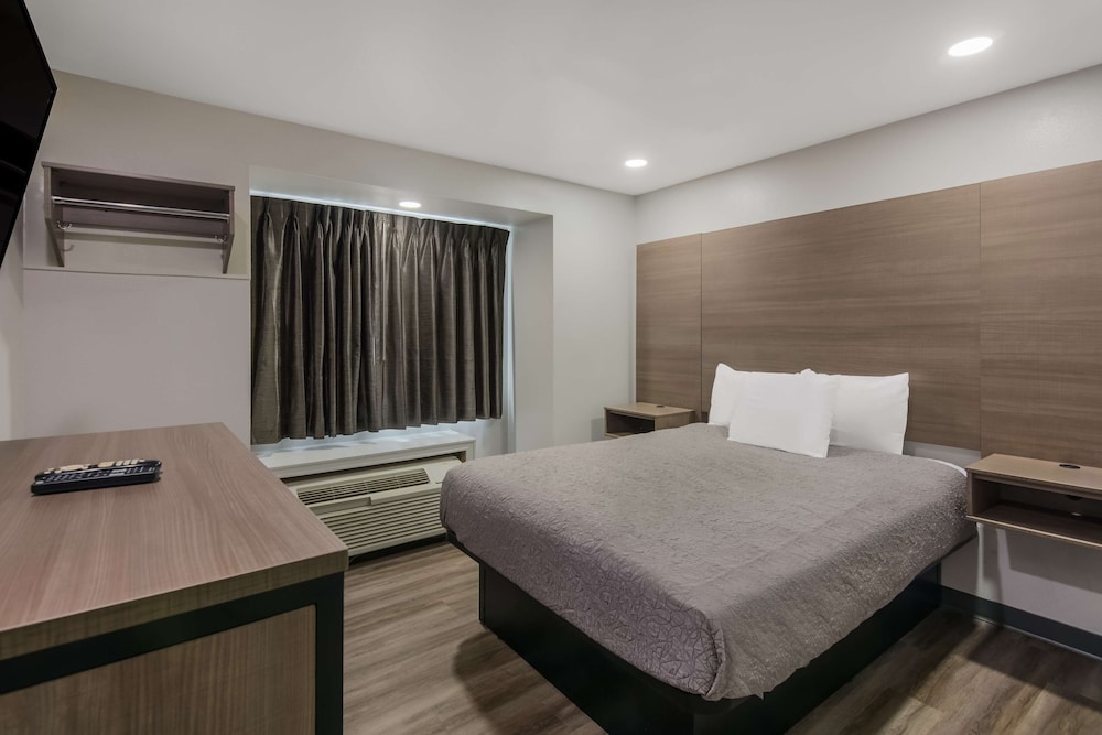 Room, 1 Queen Bed, Non Smoking - Photo 1
