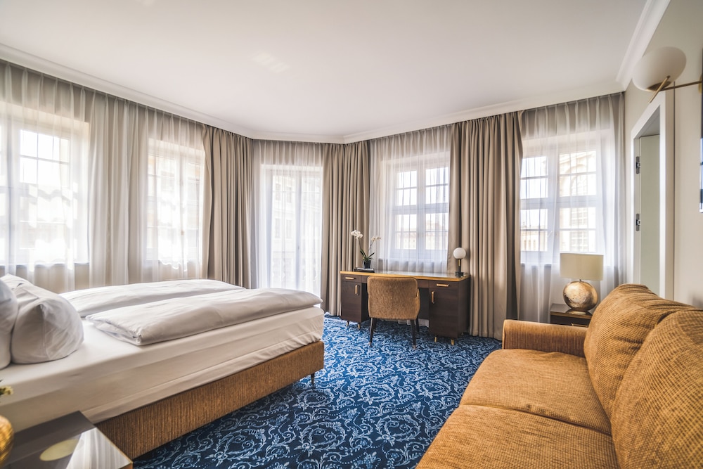 Premium Junior Suite with View to Frauenkirche - Photo 1
