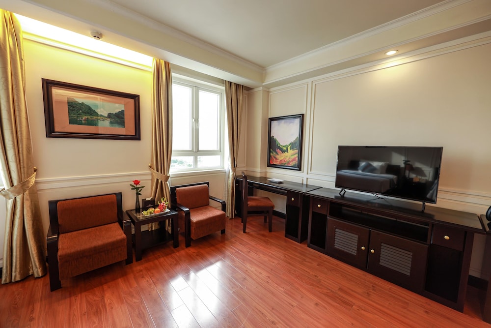 Deluxe Twin Room (French Wing) - Photo 8