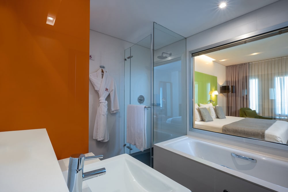 Standard Room, 2 Twin Beds (Top Floor) photo 2