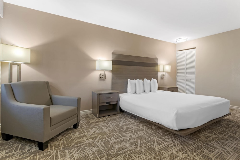 Suite, 1 Queen Bed, Accessible, Non Smoking photo 3