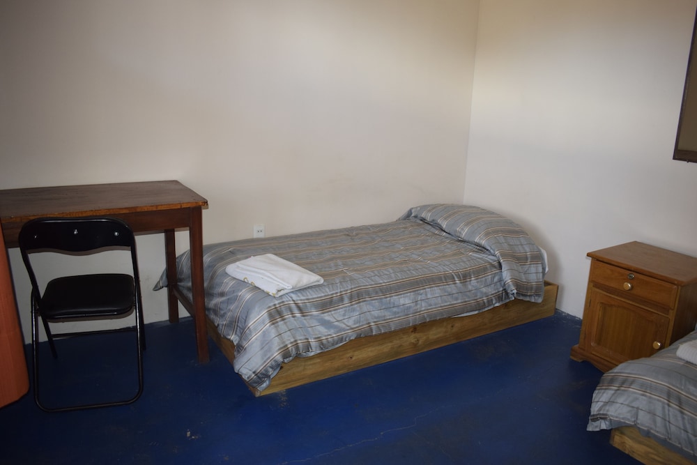 Standard Twin Room, 2 Twin Beds, Shared Bathroom photo 1