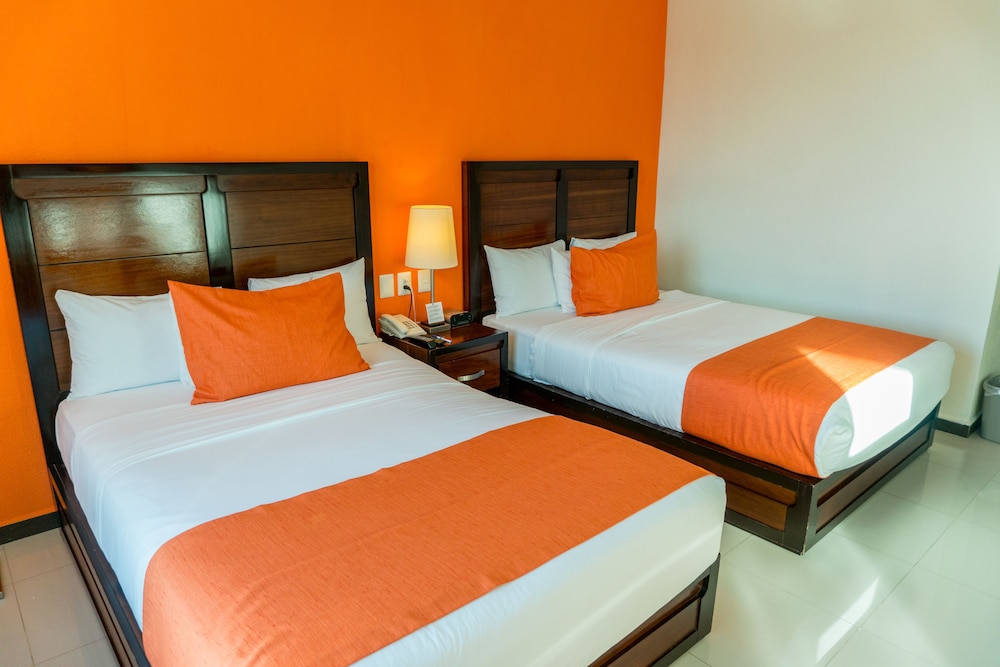 Standard Double Room, 2 Double Beds, Non Smoking - Photo 4