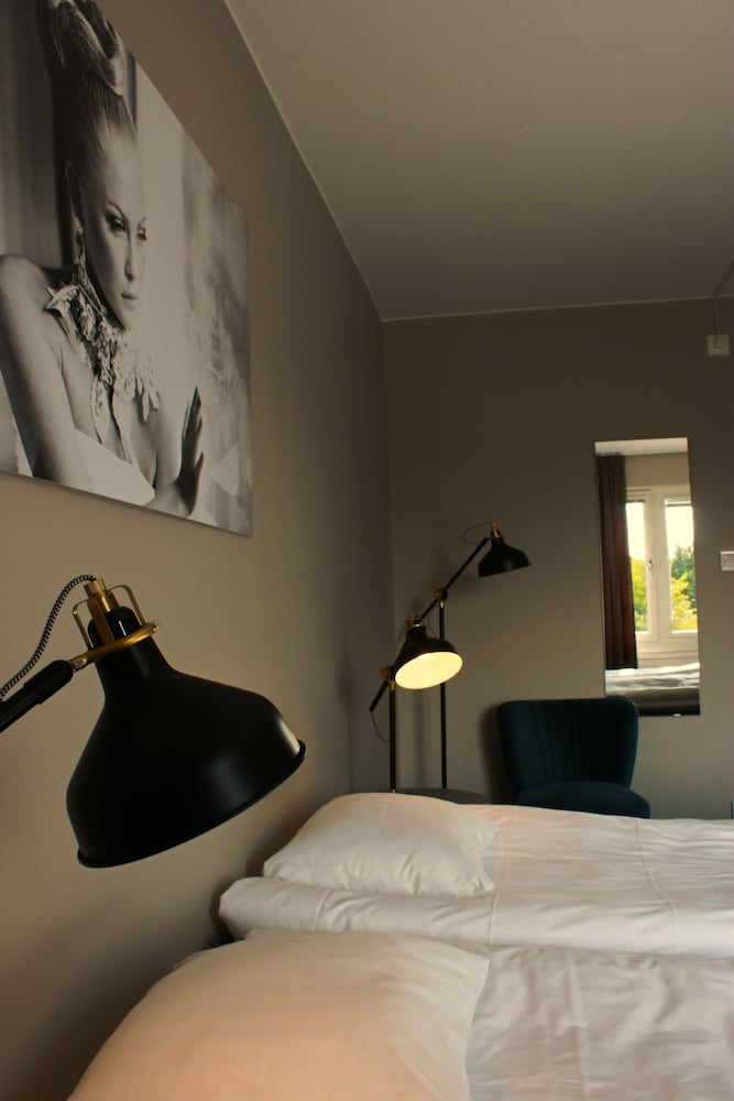 Twin Room (Shared Bathroom)