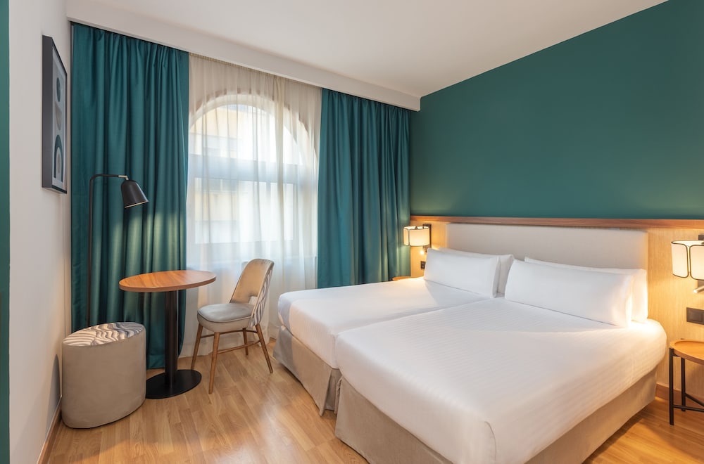 Standard Room, 2 Twin Beds - Photo 1