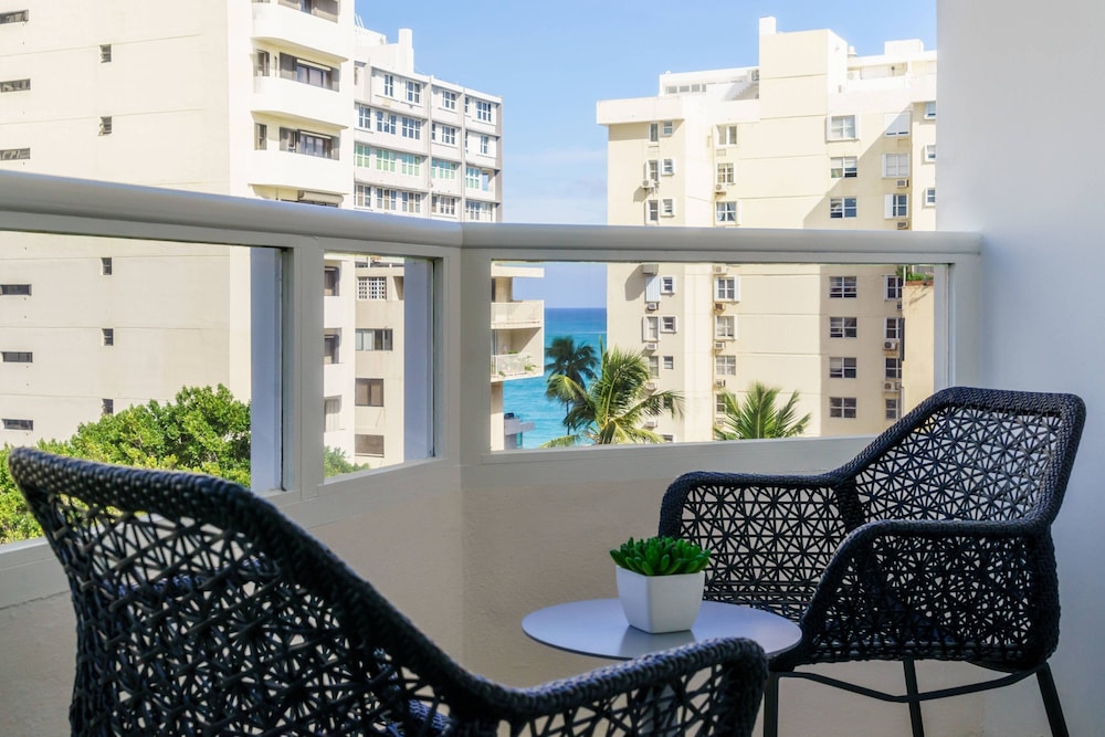 Suite, 1 Bedroom, Partial Ocean View photo 3