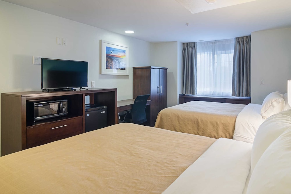 Standard Room, 2 Queen Beds, Non Smoking photo 2