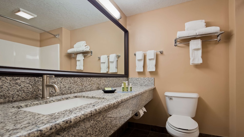 Suite, 2 Queen Beds, Non Smoking, Refrigerator & Microwave (with Sofabed) - Photo 7
