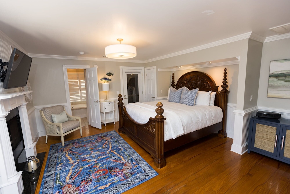 303 - One Bedroom Penthouse Suite