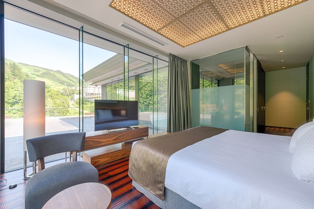 5 Bedrooms Penthouse C [Ski Resort View] photo 2