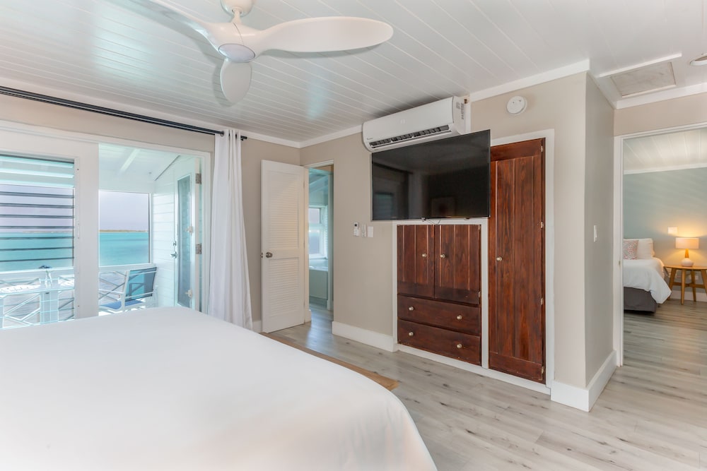 Family Room, 2 Bedrooms, Oceanfront photo 3