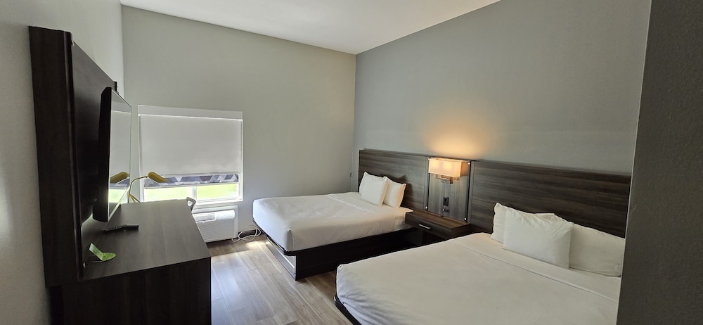 Room, 2 Queen Beds, Accessible, Non Smoking (Mobility/Hearing, Tub w/Grab Bars) photo 2