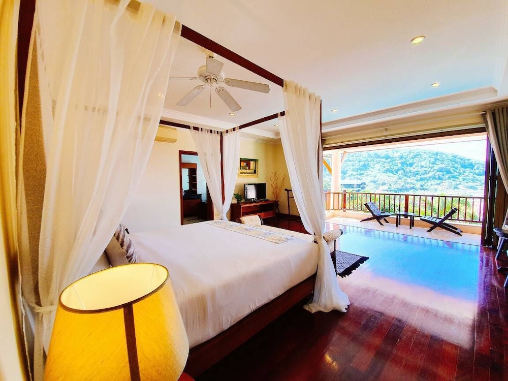 Deluxe Room with Pool View photo 1