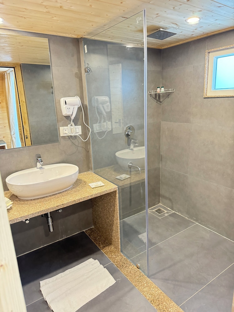 Sajjan Villa with Private Pool - Photo 13