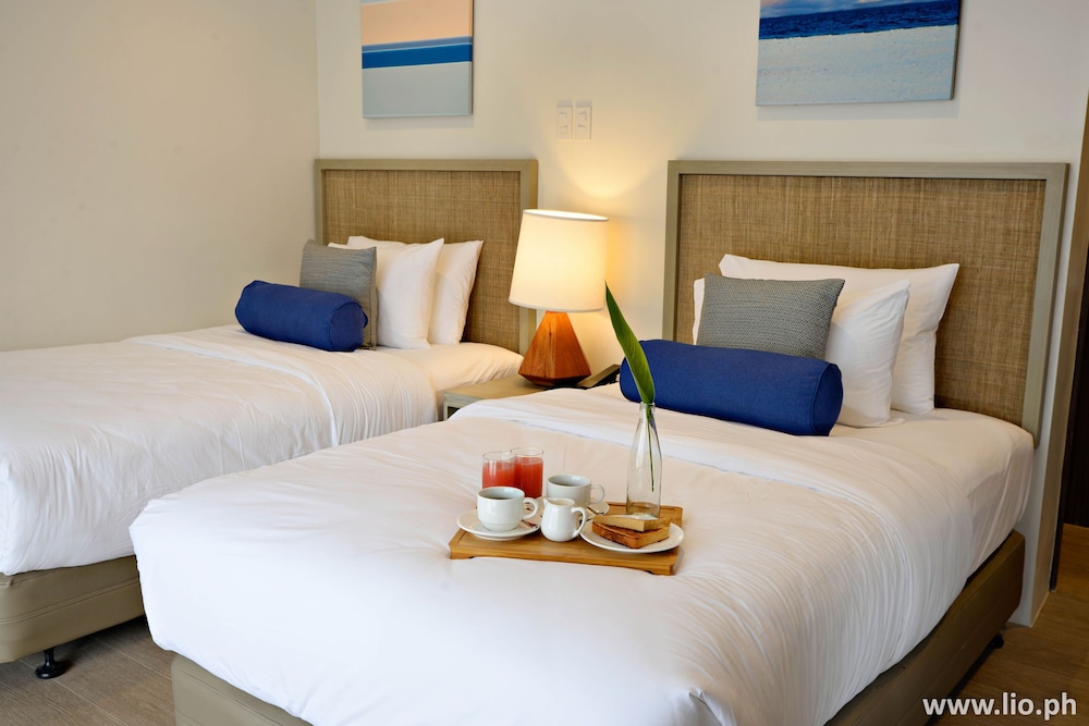 Deluxe Room, Pool View - Twin - Photo 1