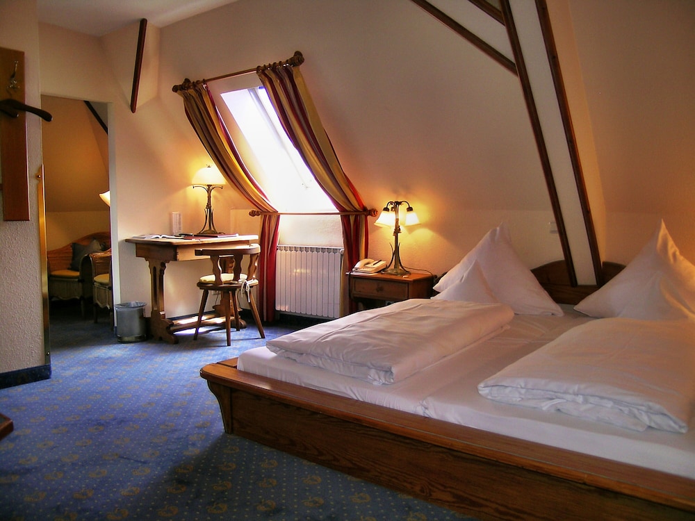 Standard Double Room - Photo 9