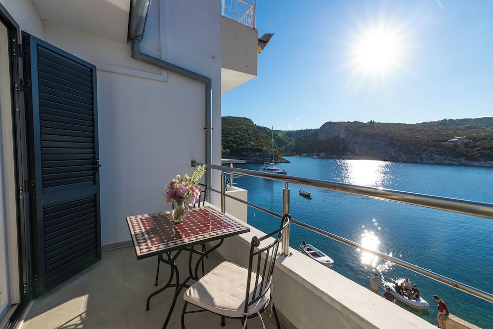Double Room, Balcony, Sea View photo 3