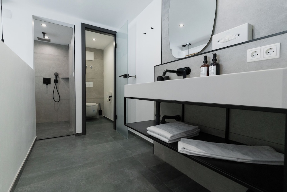 Junior Suite, Jetted Tub - Photo 7
