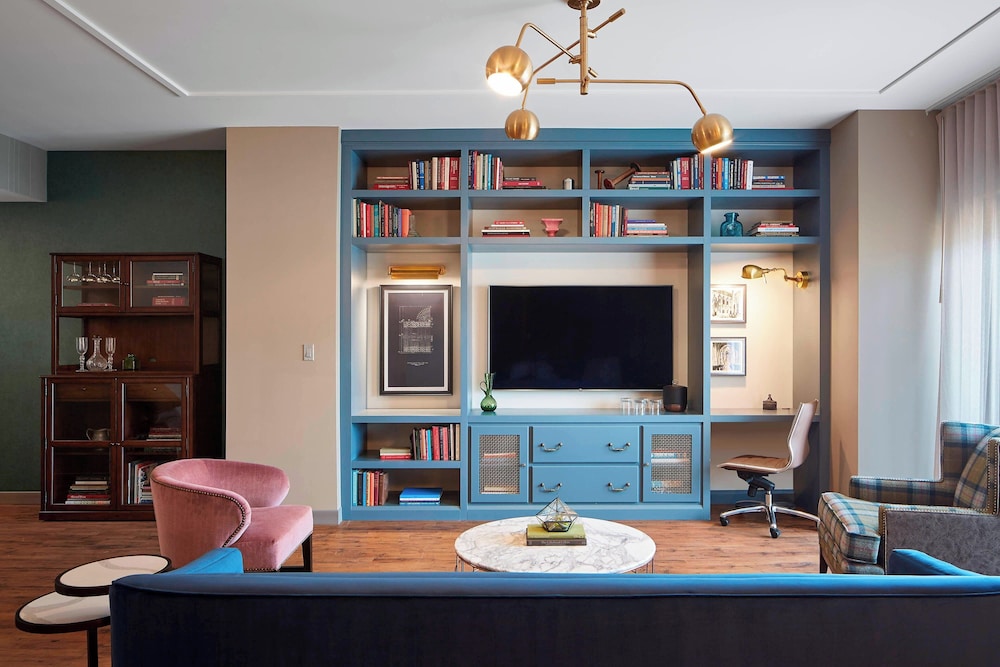 Suite, 1 Bedroom, City View thumbnail 5