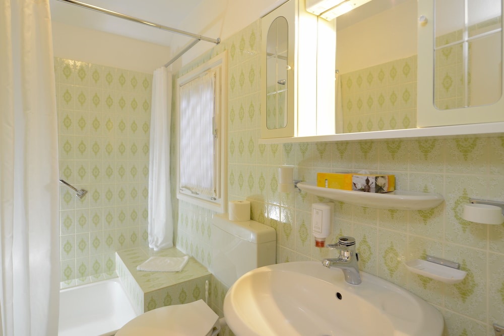 Standard Room, 1 Bedroom, Kitchenette, Ground Floor photo 2
