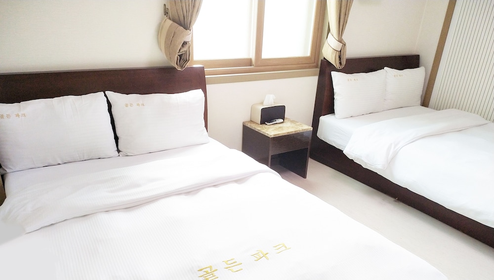 Twin Room, 2 Queen Beds