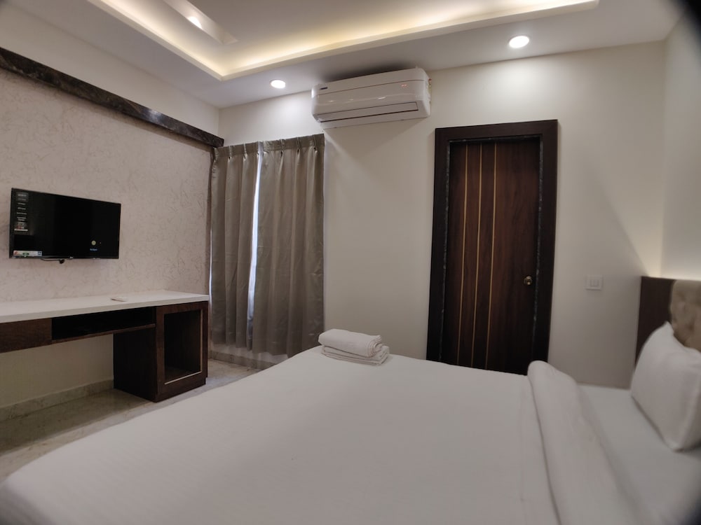 Deluxe Room - Photo 5